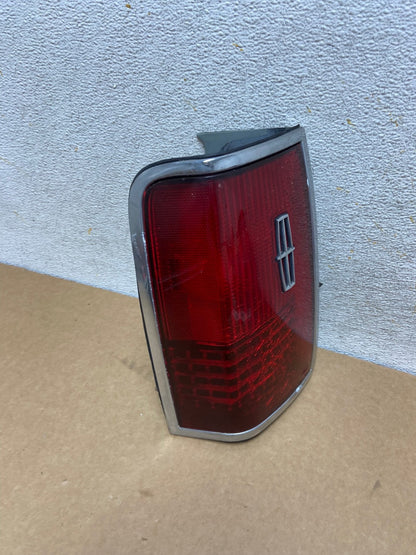 1990 to 1994 Lincoln Town Car Left Driver Side Tail Light AI2587 LK2