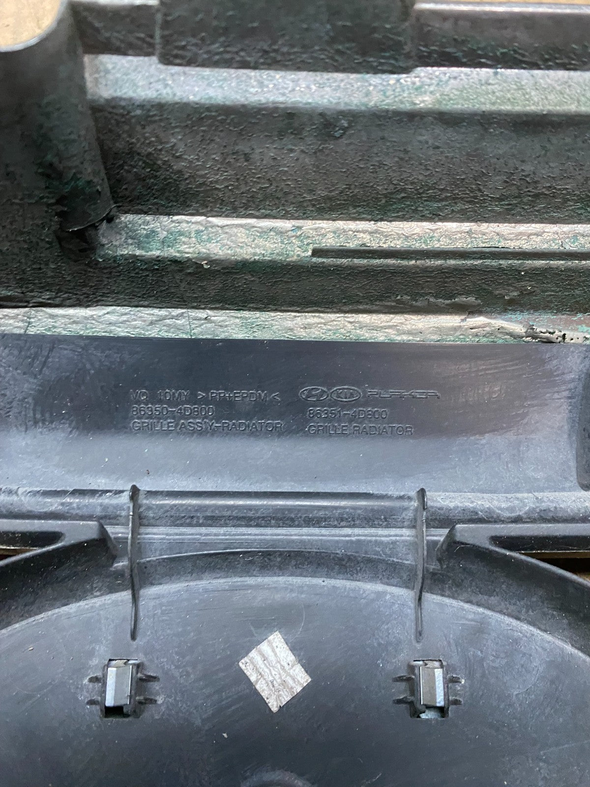 2011 2012 Kia Sedona Front Upper Grill Grille OEM X3244 DG8