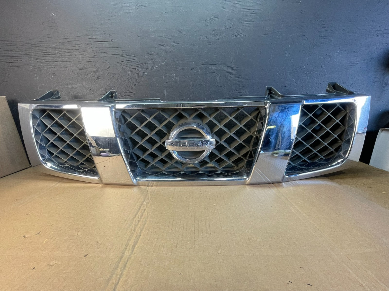 2004 to 2007 Nissan Titan Armada Front Upper Grill Grille AC5359 DG0