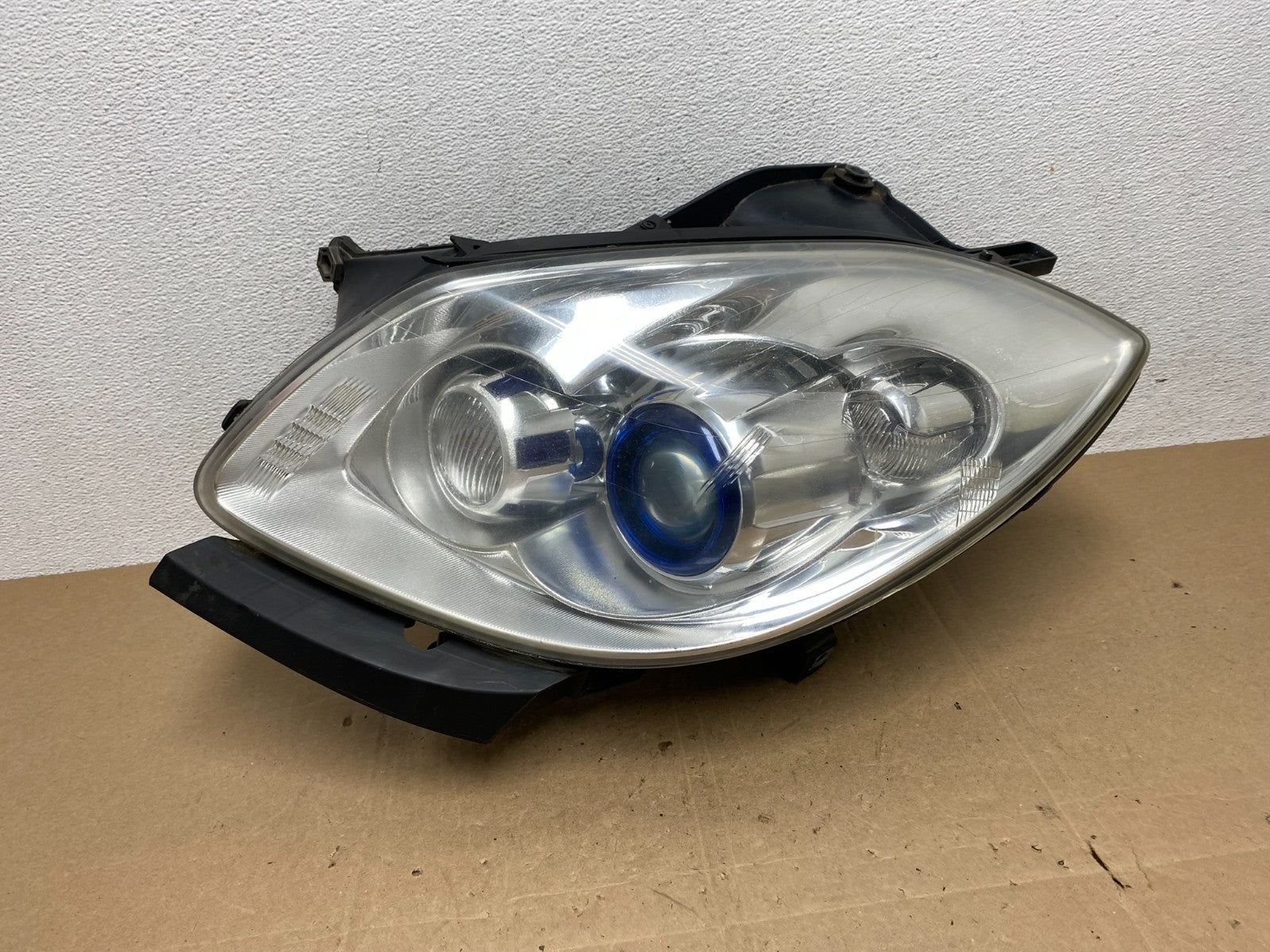 2008-2012 Buick Enclave Left Driver Headlight Xenon Hid One Ballast AE5944 DW0