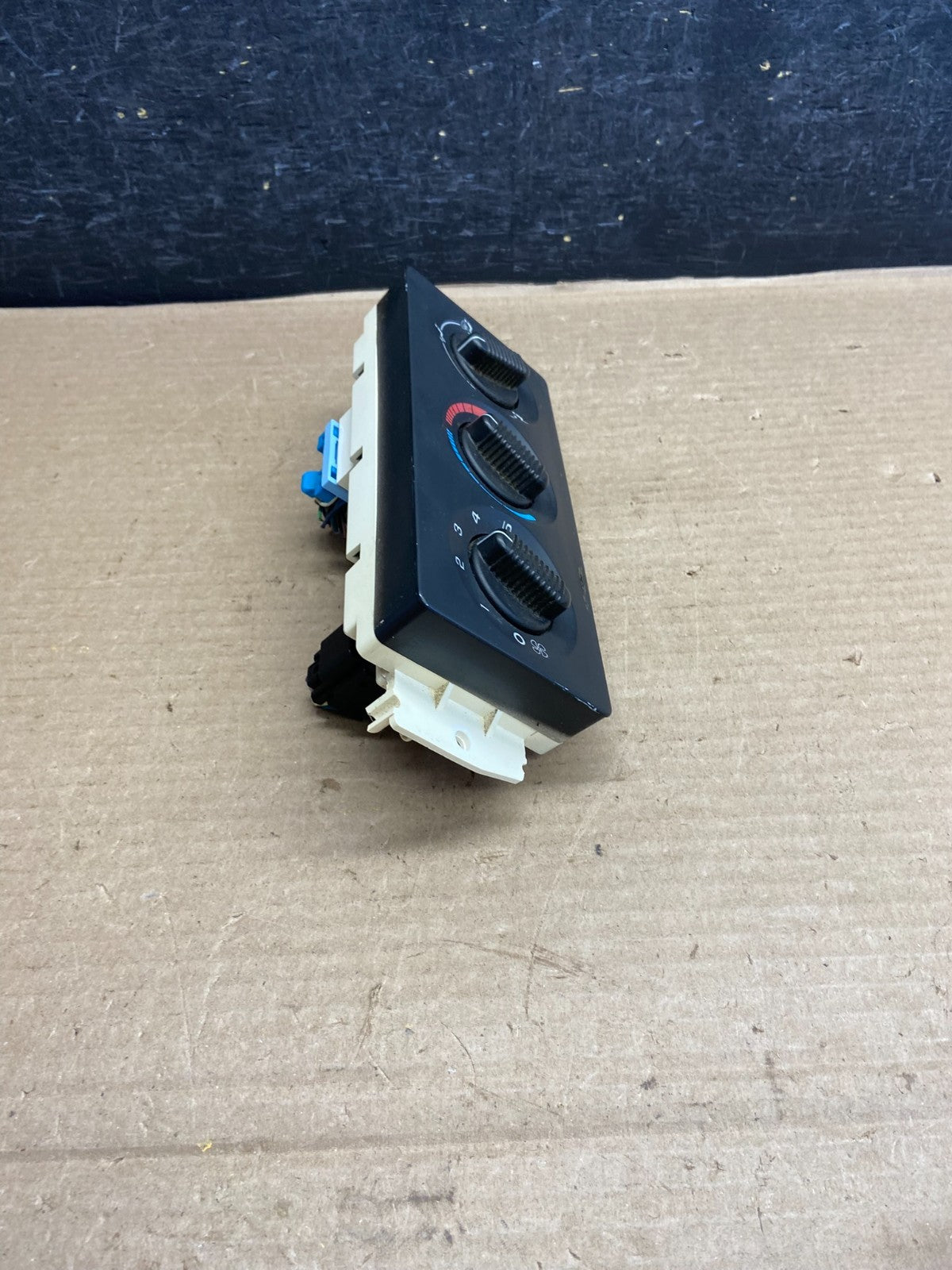 2003 to 2006 GMC Sierra Heater Climate Control AH1584 DG1