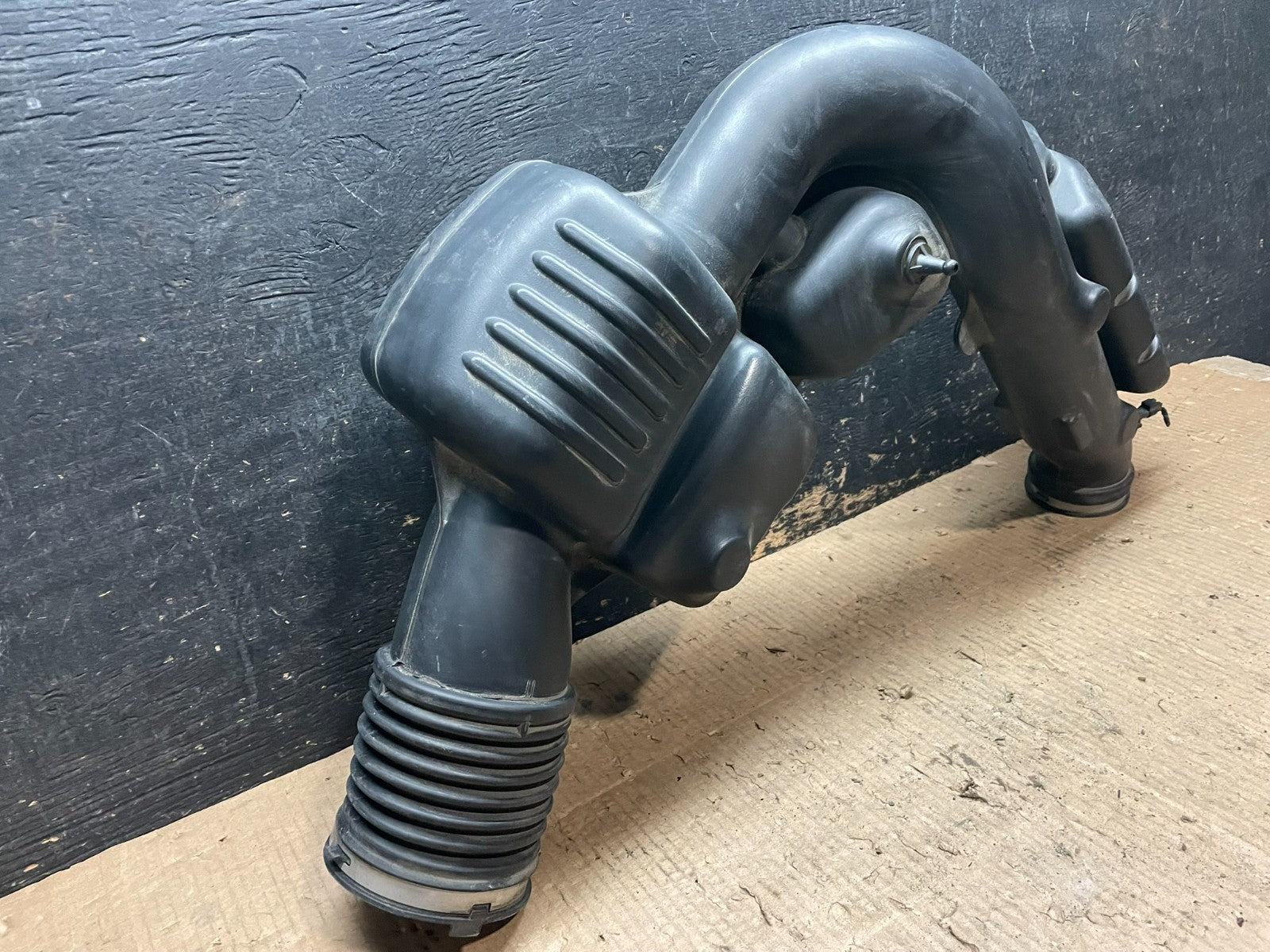 2011 - 2013 Dodge Durango 3.6L Resonator Air Intake Tube y6617 DG1