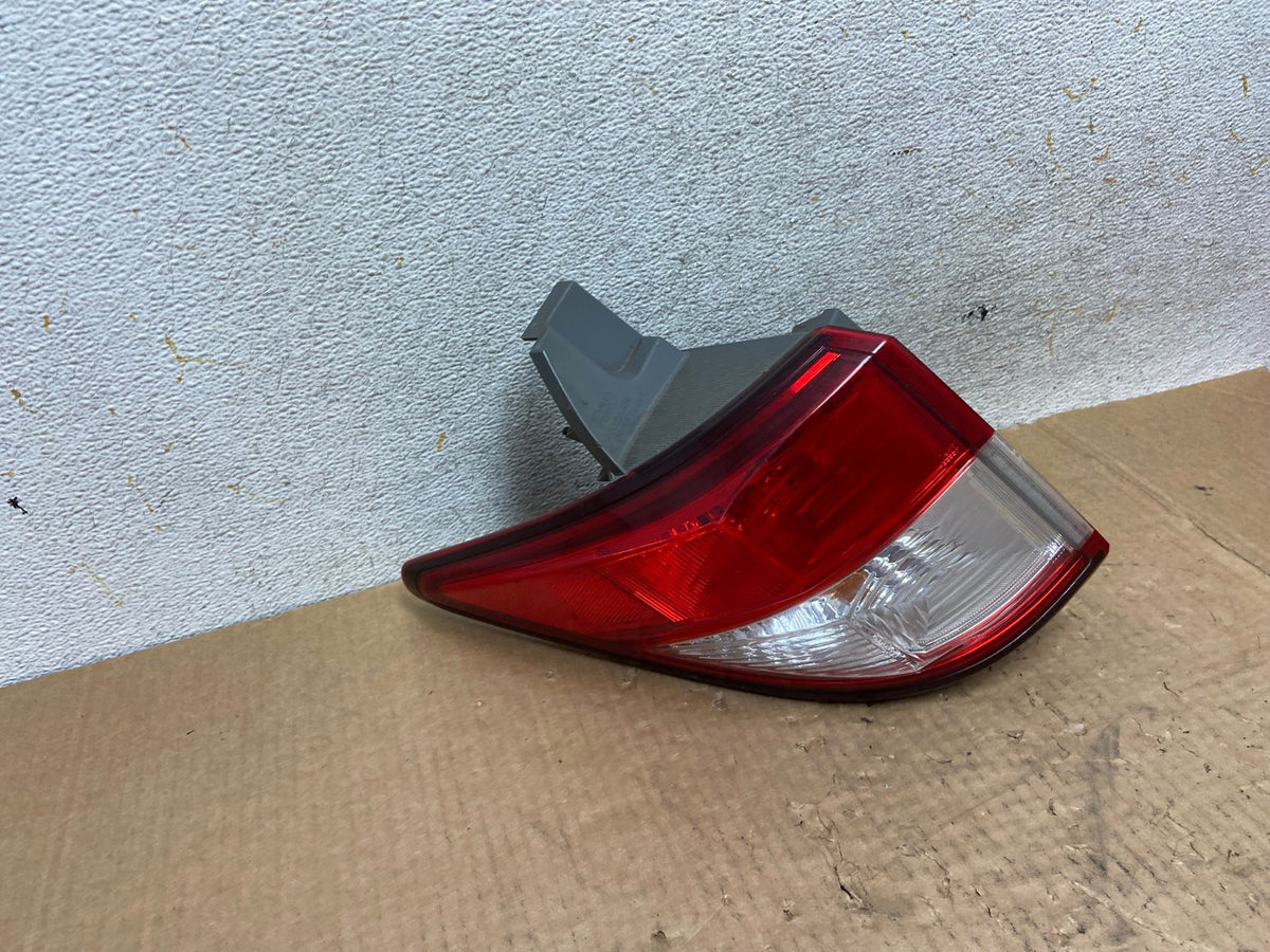 2011 to 2017 Nissan Quest Left Passenger LH Side Tail Light AI4748 LK2