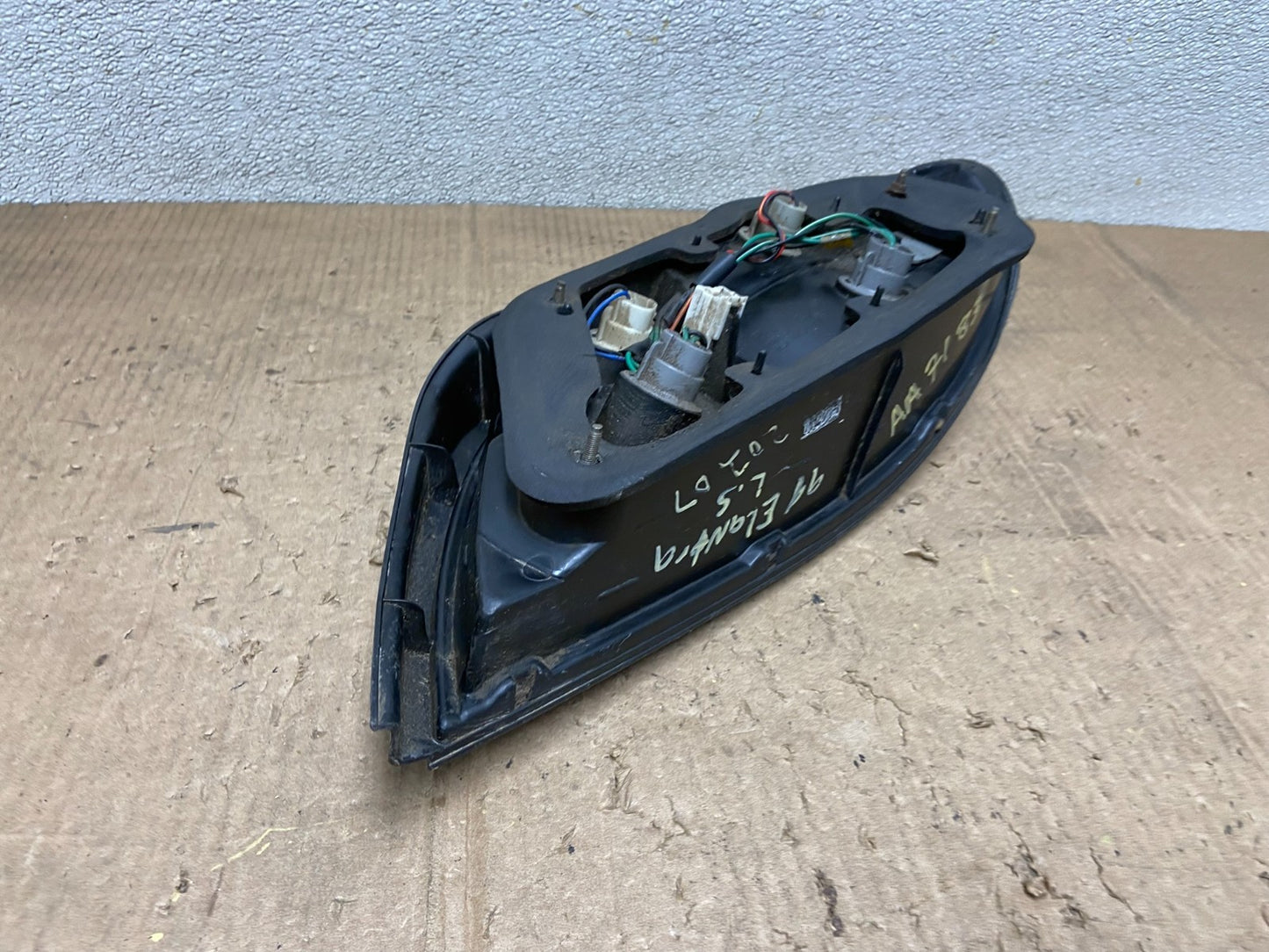 1996 1997 1998 Hyundai Elantra Sedan Left Driver LH Tail Light Oem AA7183 DW5