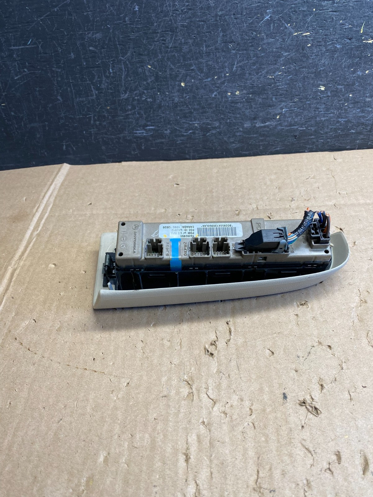 2003-2006 Chevrolet Silverado Right Passenger RH Window Switch AJ1290 DW2