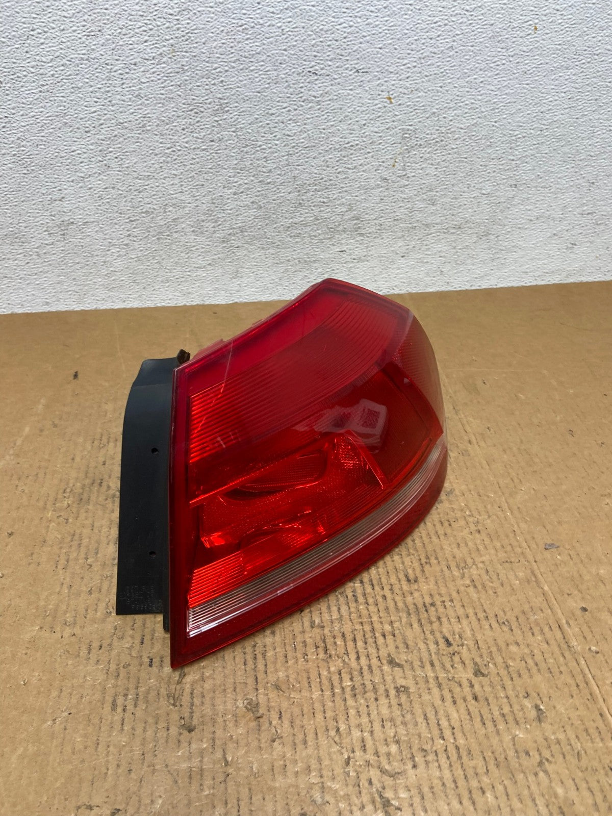 2012 to 2015 Volkswagen Passat Right Passenger Rh Side Tail light AE0220 LK2