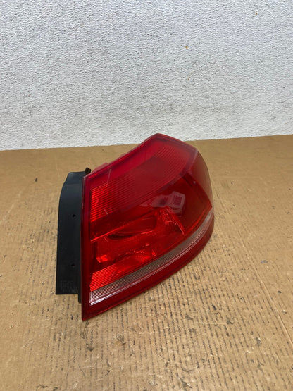 2012 to 2015 Volkswagen Passat Right Passenger Rh Side Tail light AE0220 LK2