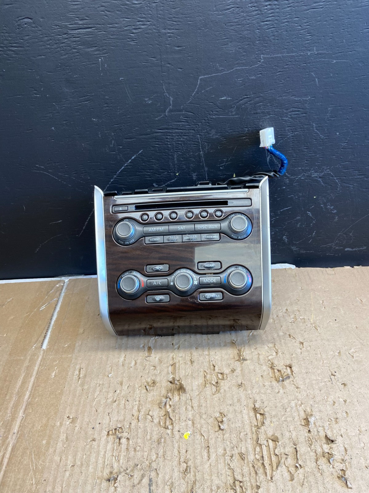 2013 to 2016 Nissan Pathfinder Radio Temperature Climate Control OEM ab8629 DG0