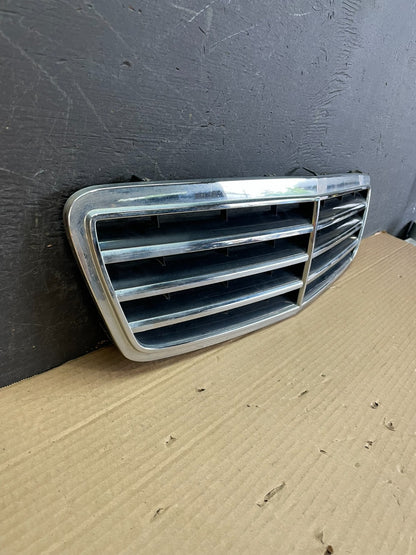 2001 to 2007 Mercedes C-Class Front Upper Grill Grille af3339 DG2