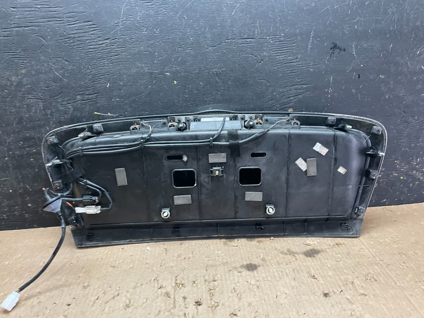 2007 to 2009 Kia Amanti Rear Panel Hatch Gate License Plate Oem Z5572 DG4