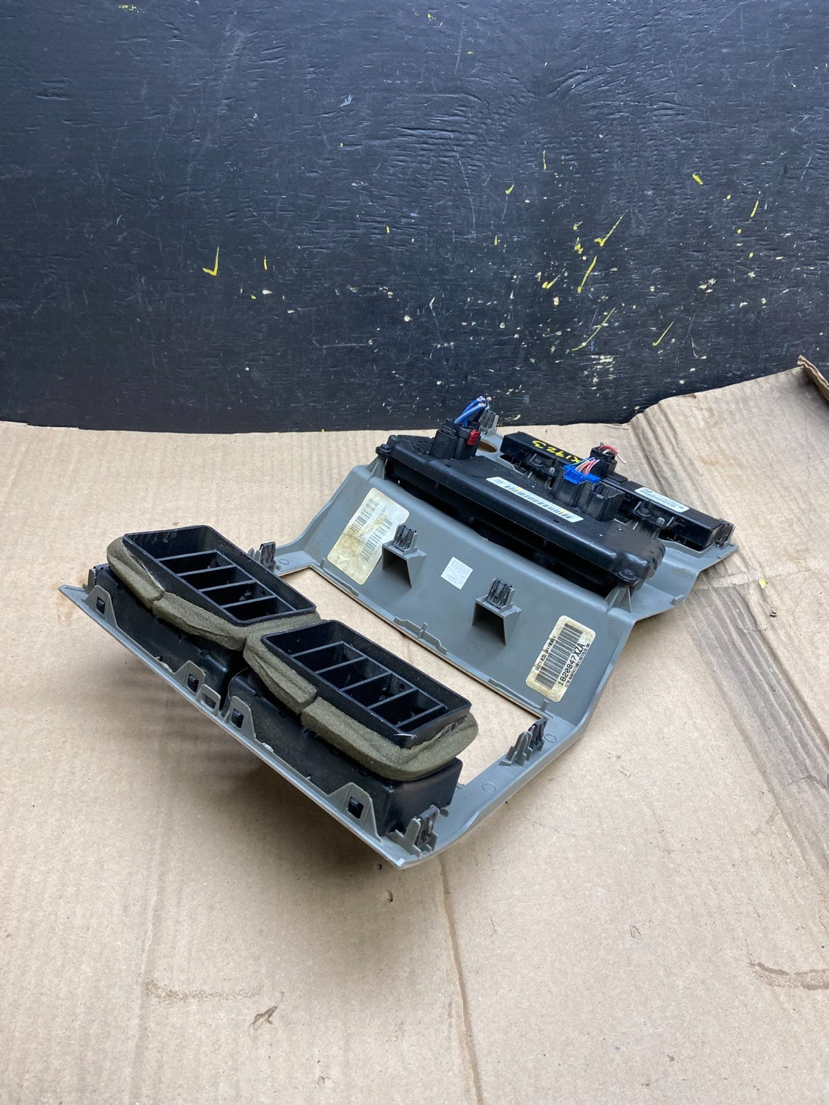 2007 to 2012 Dodge Nitro Dash Climate Temperature Control Radio Bezel x1723 DG4