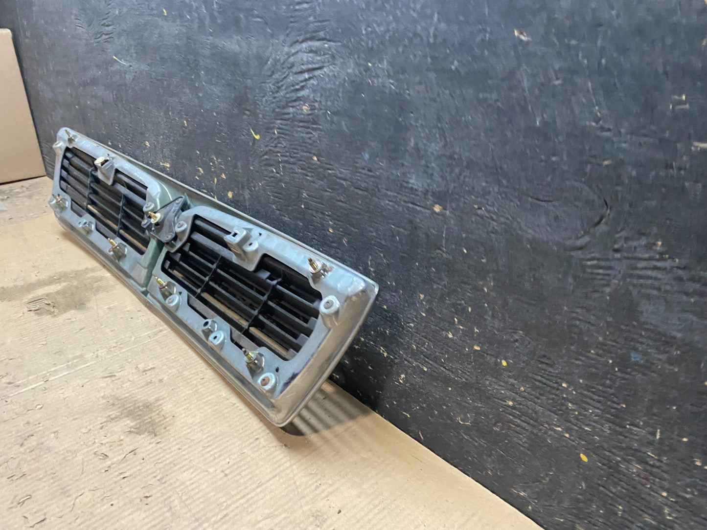 2002 2003 Mitsubishi Lancer Front Upper Radiator Grille Grill OEM x3569 DG4