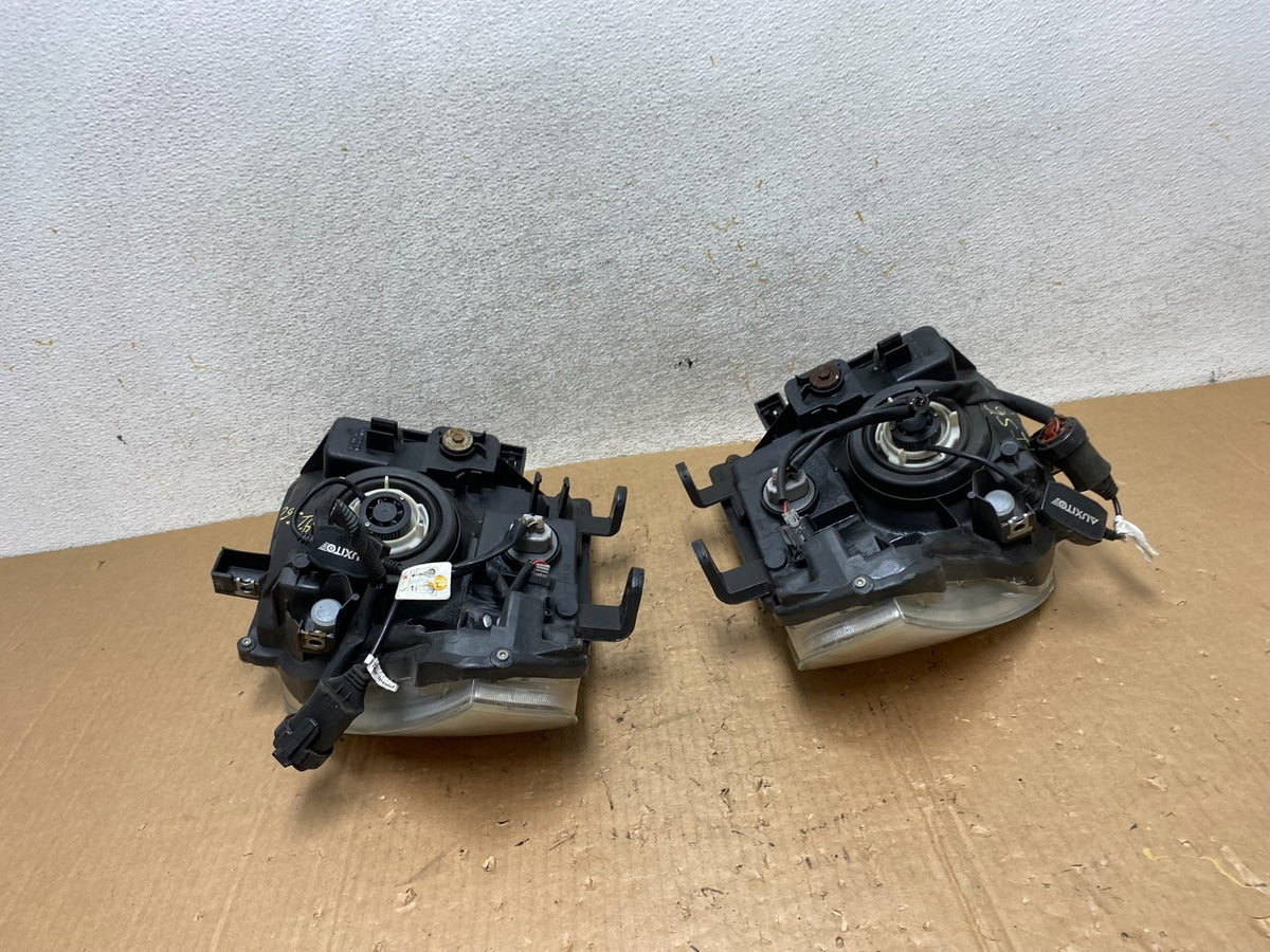 2005 2006 2007 Nissan Pathfinder Halogen Headlights Left+Right AI5608 DW9