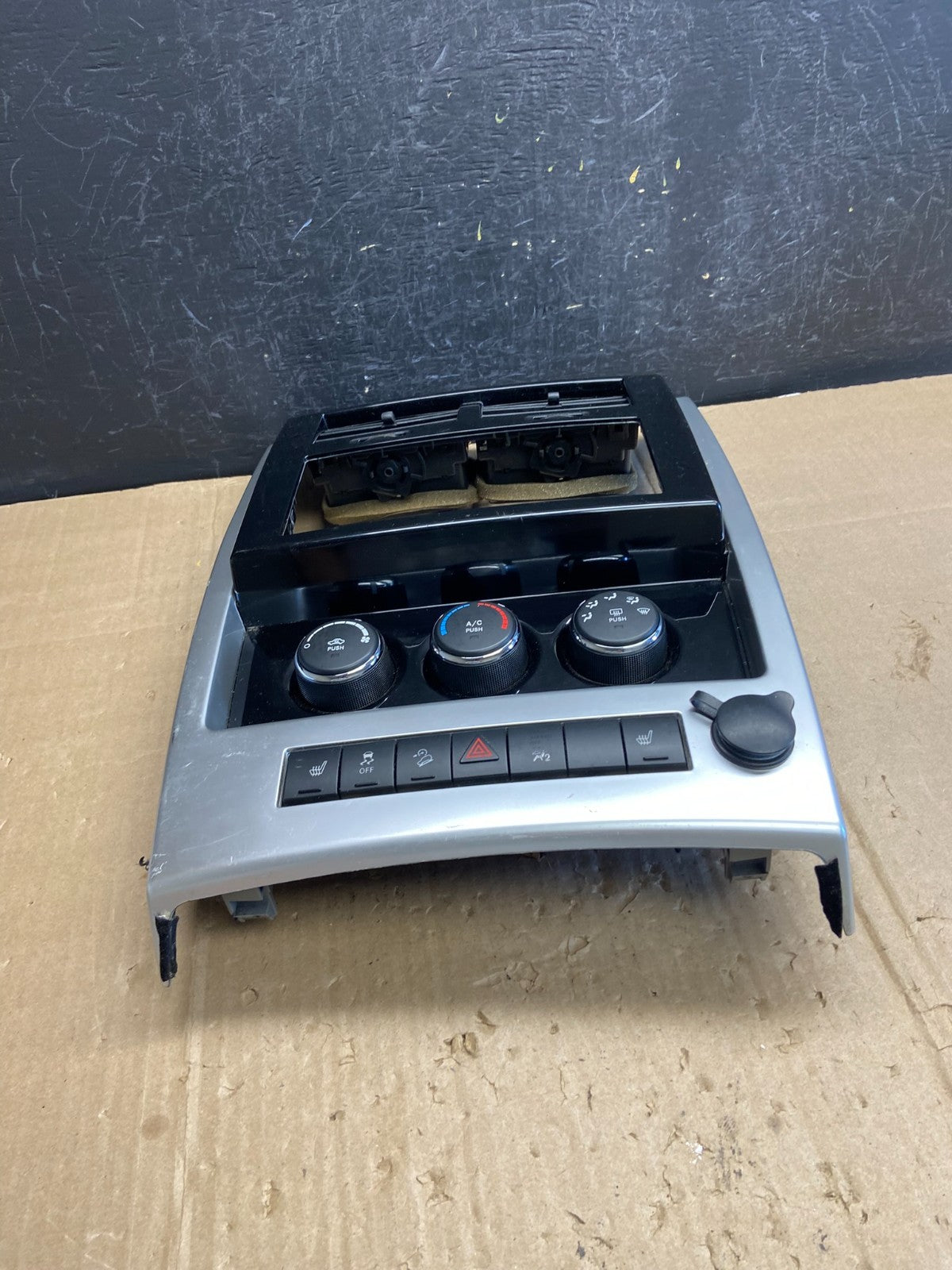 2008 to 2012 Jeep Liberty Dash Climate Temperature Control Radio Bezel ae1762 DG3