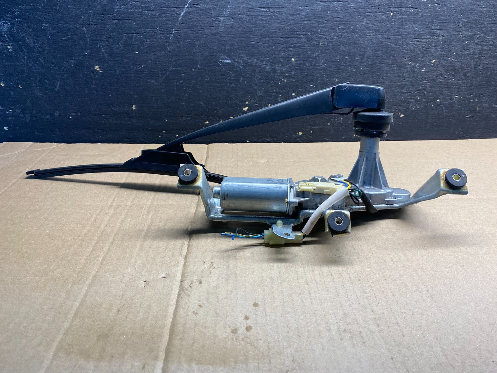 2003 to 2005 Subaru Forester Rear Wiper Motor 86510SA070 AA75921
