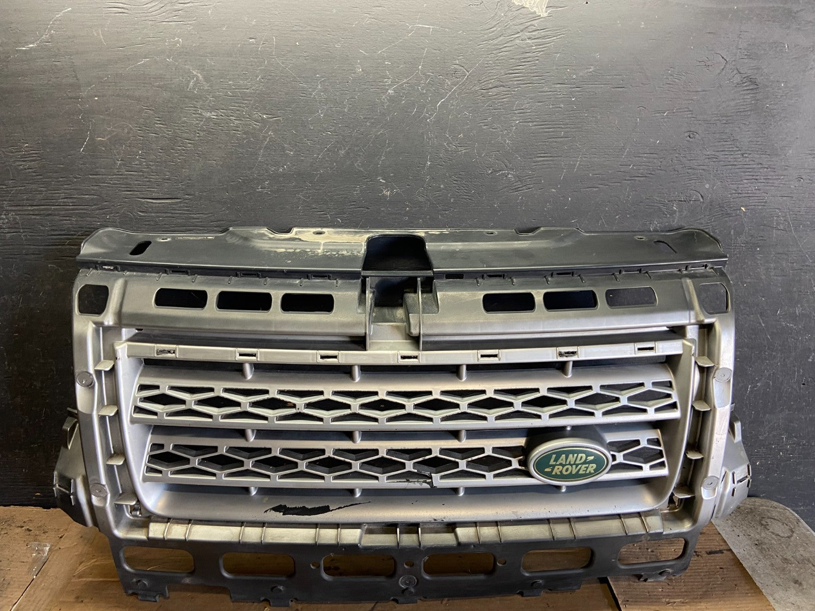 2008 to 2010 Land Rover LR2 Front Bumper Grille Grill OEM R0020 DG0