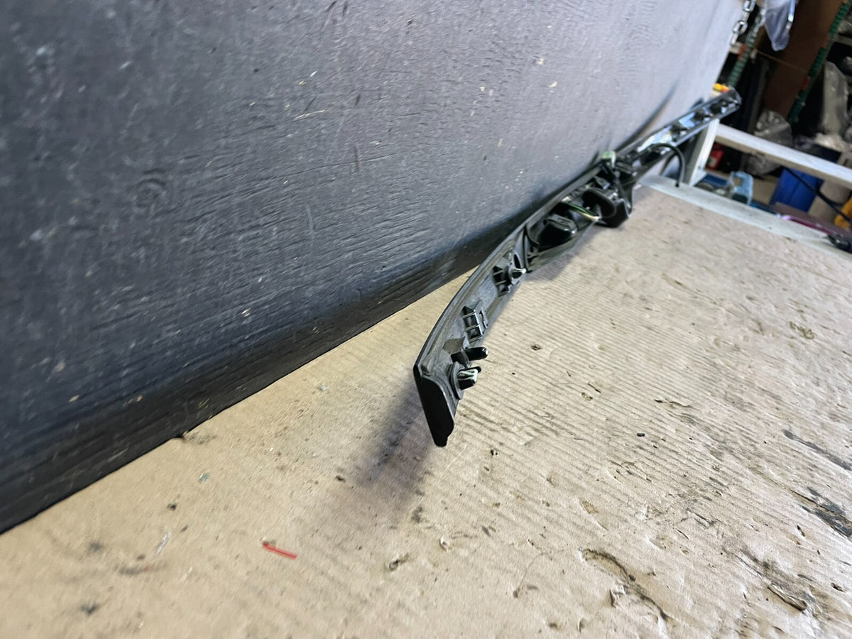 2016 - 2019 Ford Explorer Interceptor Rear Tailgate Molding With Camera M2917 DG8