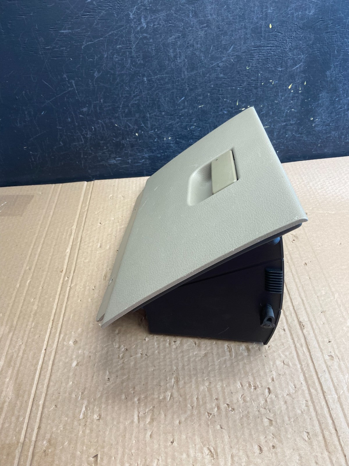 2004 to 2008 Ford F-150 Front Right Passenger Storage Glove Box af6250 DG2