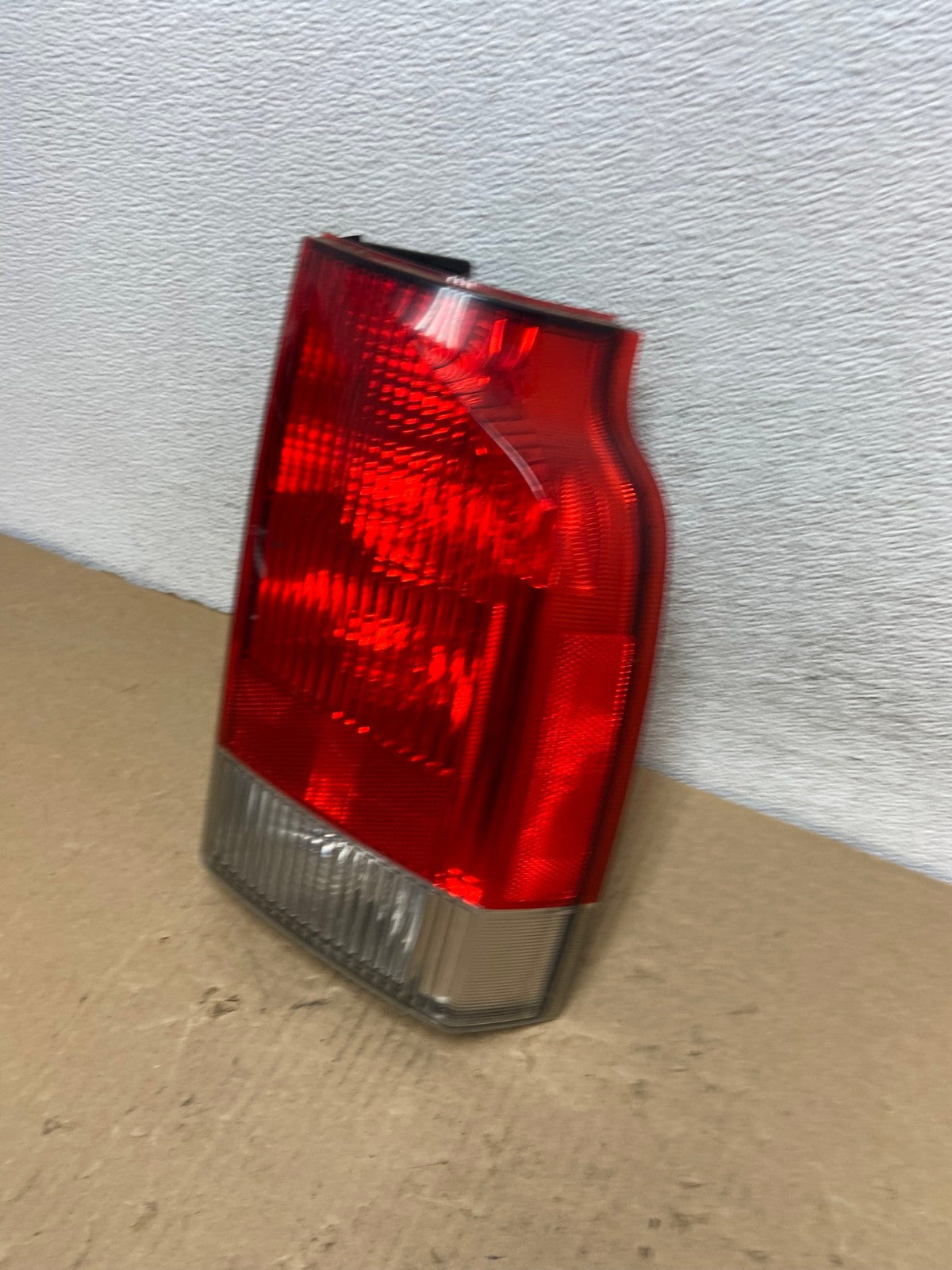 2001 - 2004 Volvo XC70 V70 Right Passenger Side LH Tail Light AF7406 LK1