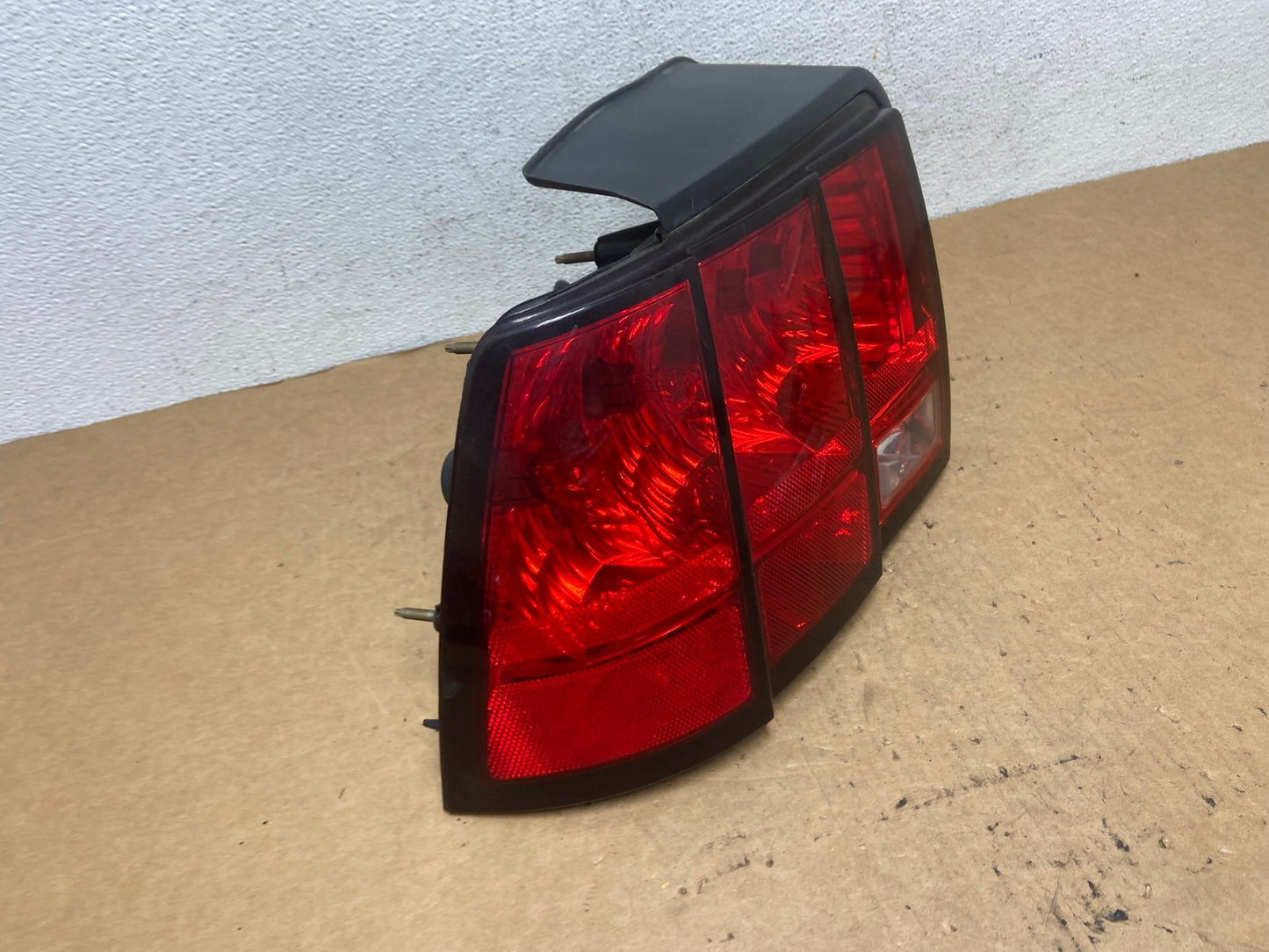 1999 - 2004 Ford Mustang Left Driver Lh Side Tail Light AD4972 LK2