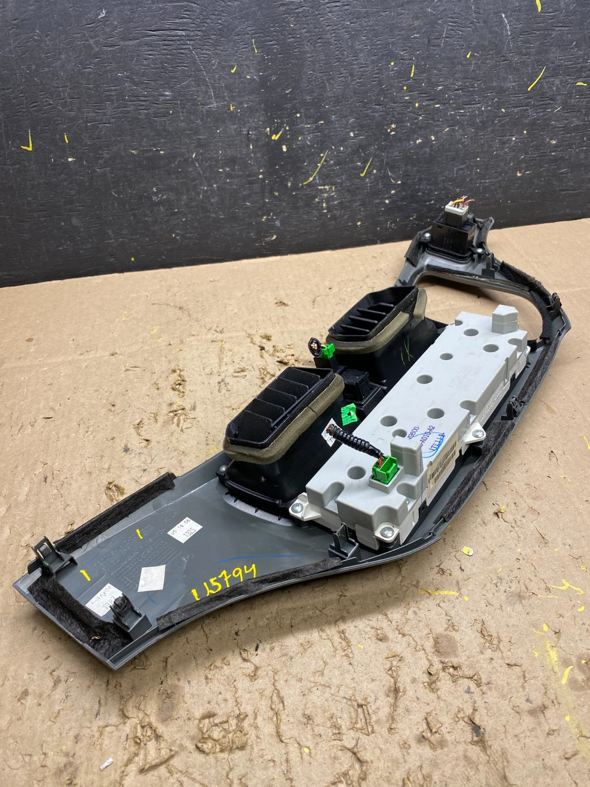 2005 to 2010 Honda Odyssey Radio Climate Control Dash Trim Bezel U5794 DG8
