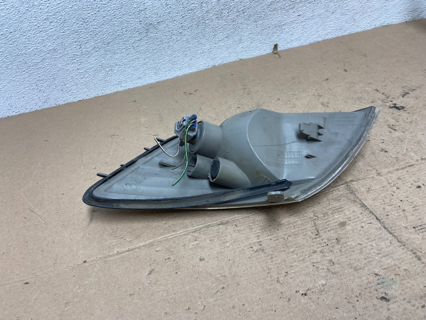 2000 to 2001 Lexus ES300 Right Passenger RH Side Turn Signal AF5128 DW4