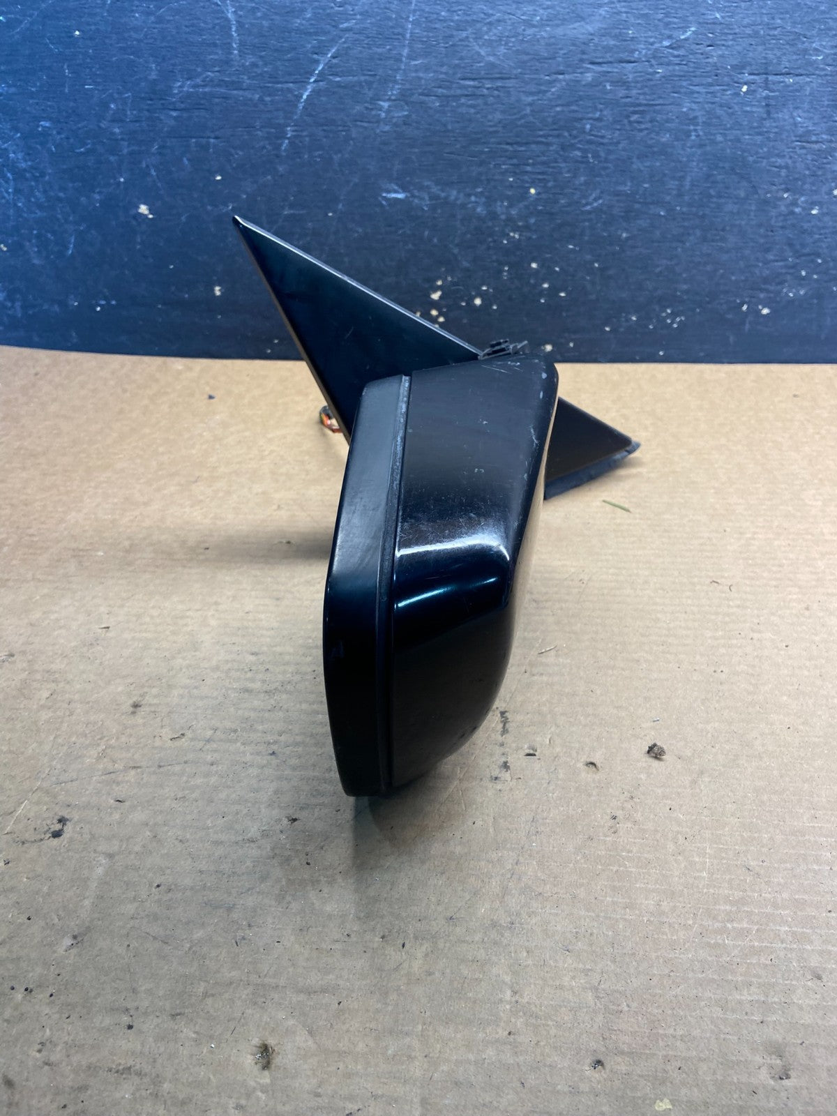 2001 to 2006 BMW 325i Right Passenger Side View Door Mirror OEM Z9112 DG11