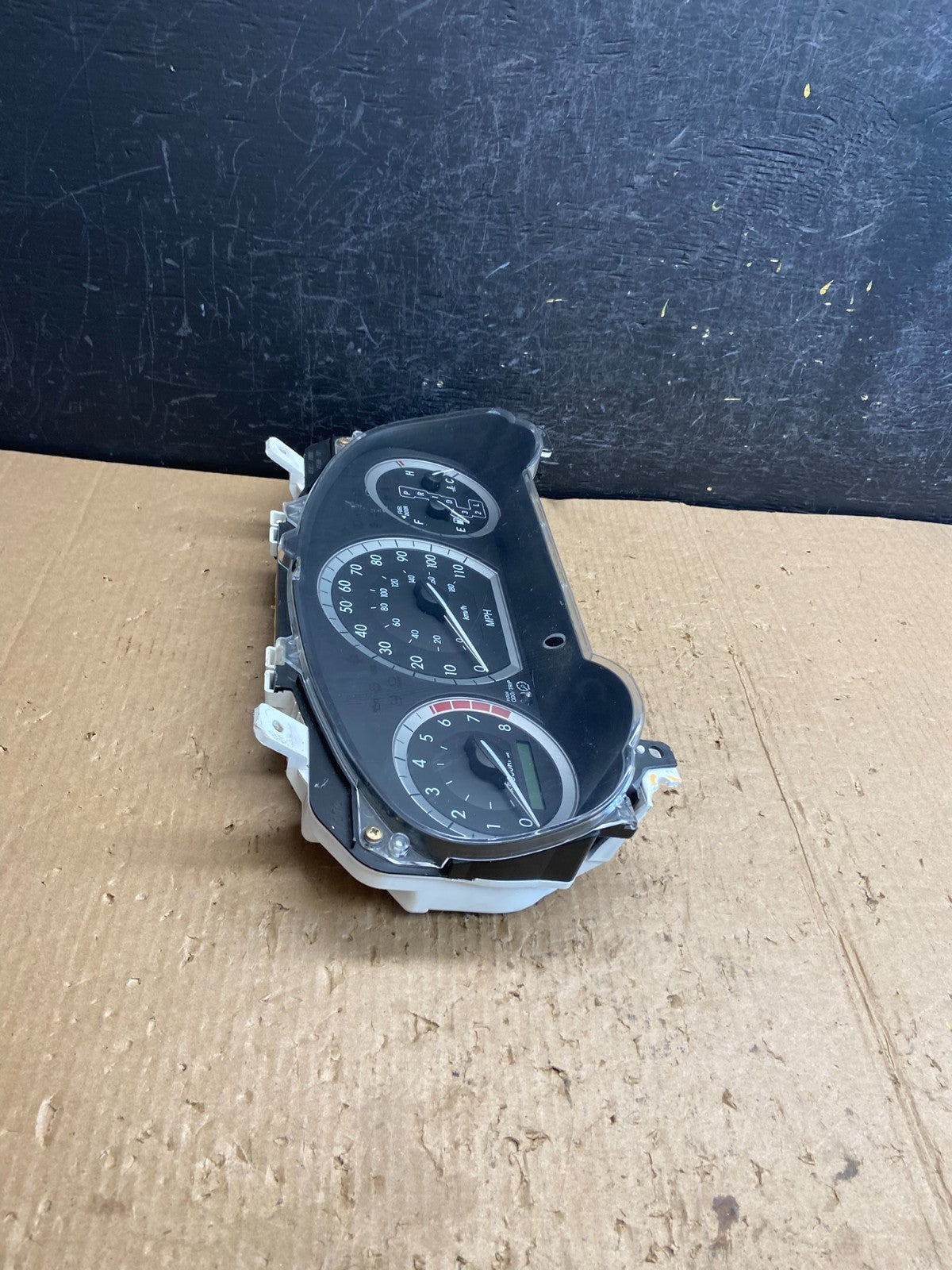 2004 2005 Toyota Sienna Speedometer Cluster Gauge AE4306 DW1