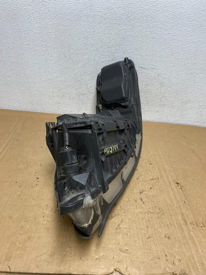2005 to 2011 Lincoln Town Car Right Passenger Rh Side Headlight AD3766 DW8