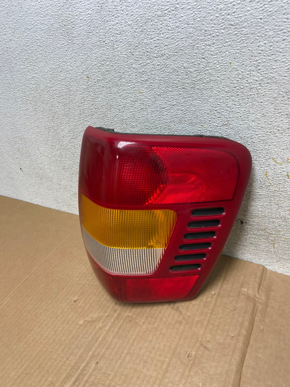 1999-2004 Jeep Grand Cherokee WJ Right Passenger Rh Tail Light AI5712 LK1