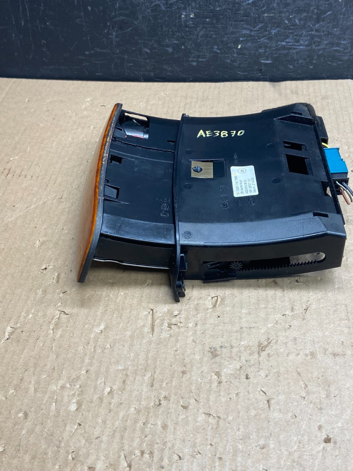 2000-2006 Mercedes-Benz S430 W220 Center Console Ash Tray AE38702