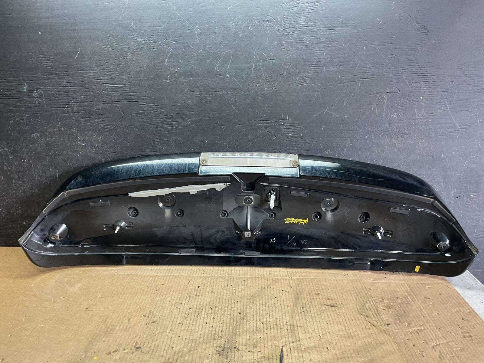 2004 to 2009 Lexus RX330 RX350 Rear Trunk Tail Gate Lift Gate Spoiler J40939