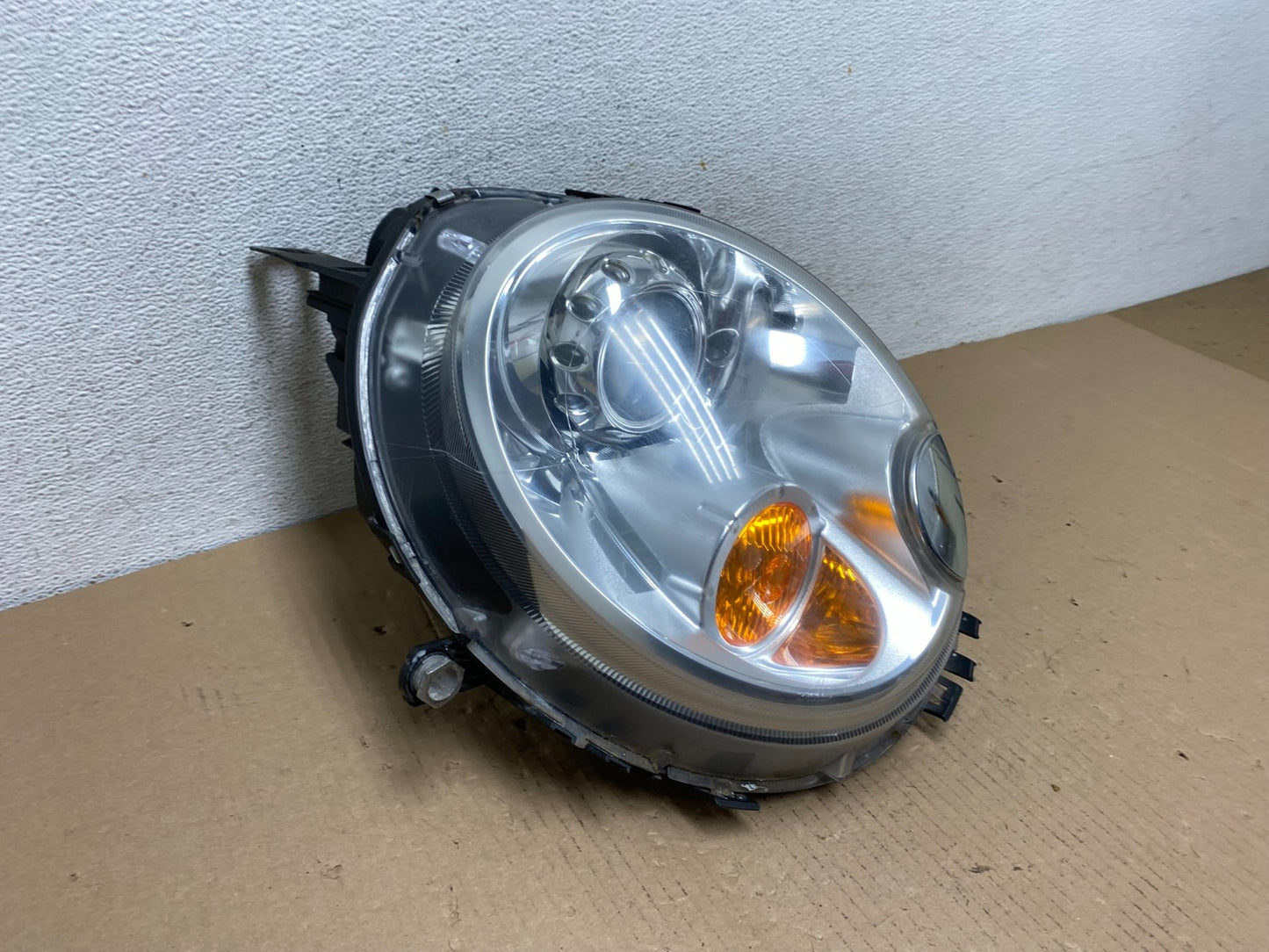 2007 to 2013 Mini Cooper Right Passenger Side Headlight Xenon HID AF3107 DW2