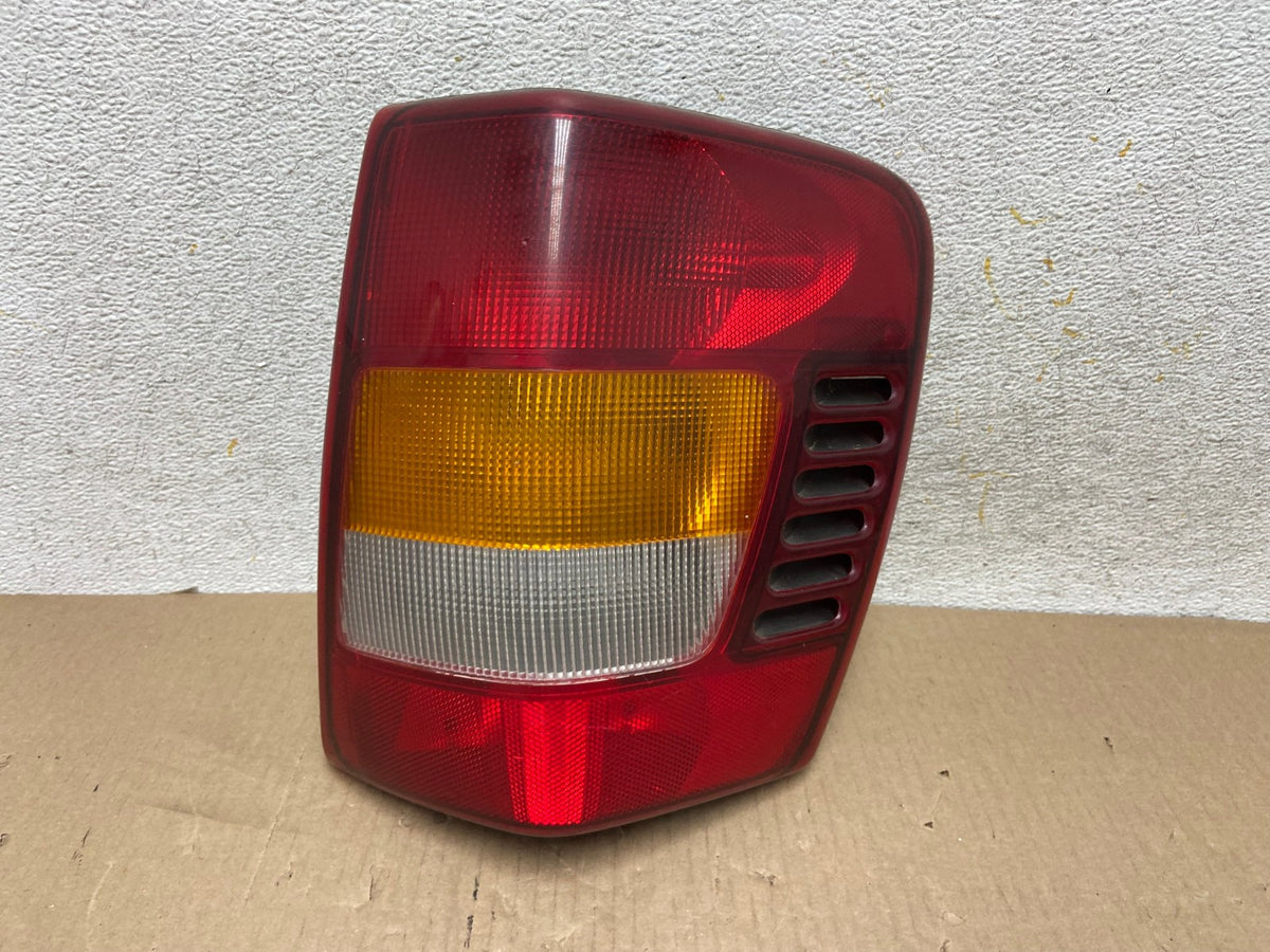 1999-2004 Jeep Grand Cherokee WJ Right Passenger Rh Tail Light AH5783 LK0