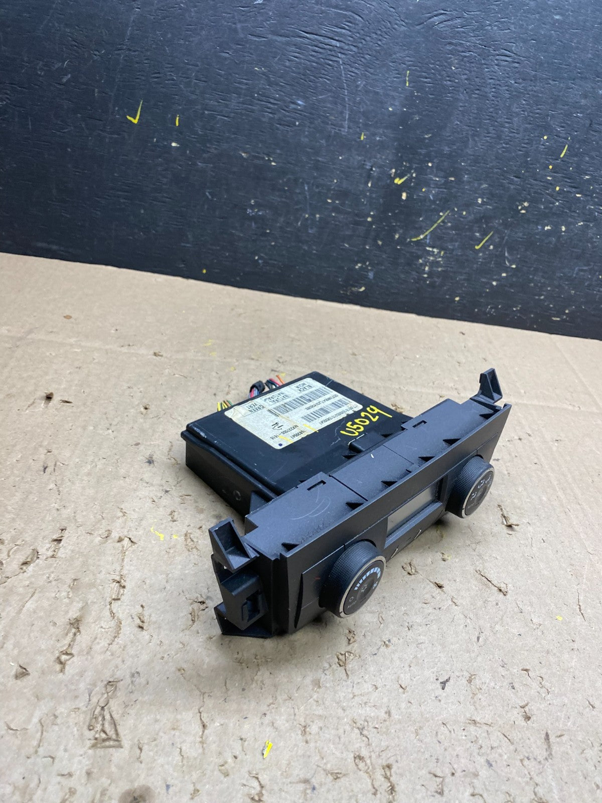 2006 to 2011 Cadillac DTS AC Heater Climate Control Panel u5029 DG1