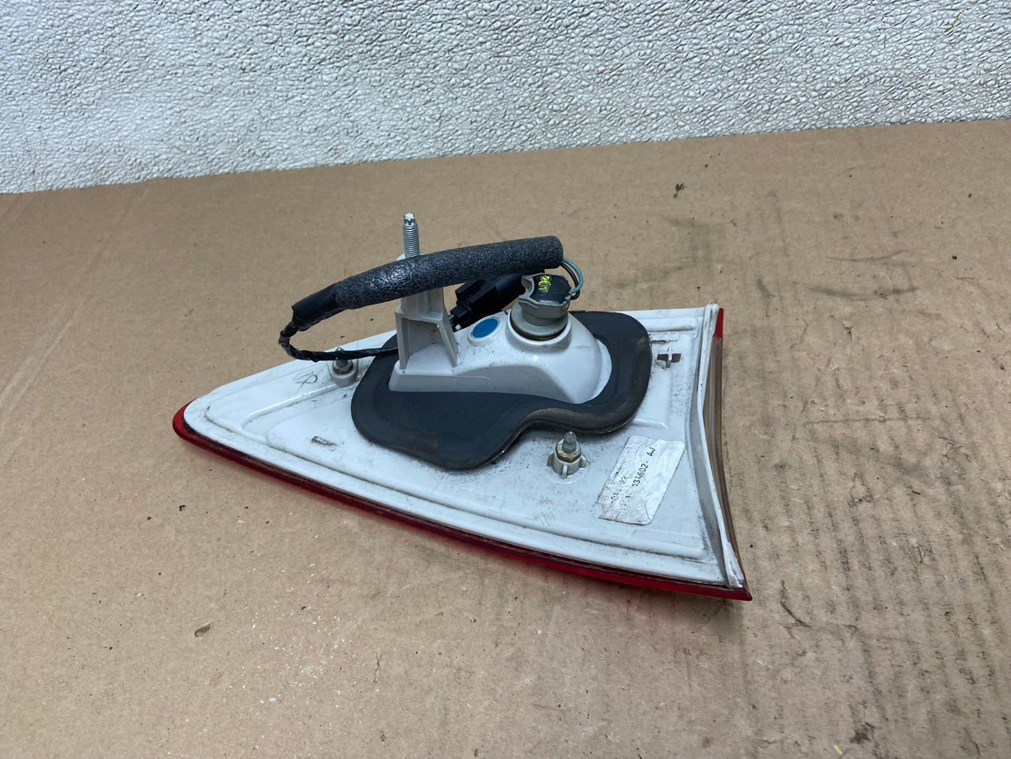 2013 to 2016 Ford Escape Right Passenger RH Side Inner Tail Light OEM AB620 LK5