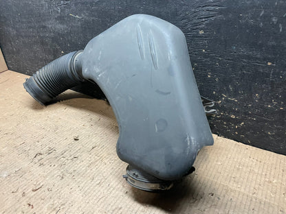 2011 to 2018 Chrysler 300 3.6L Air Intake Duct Tube Cleaner OEM y6612 DG2