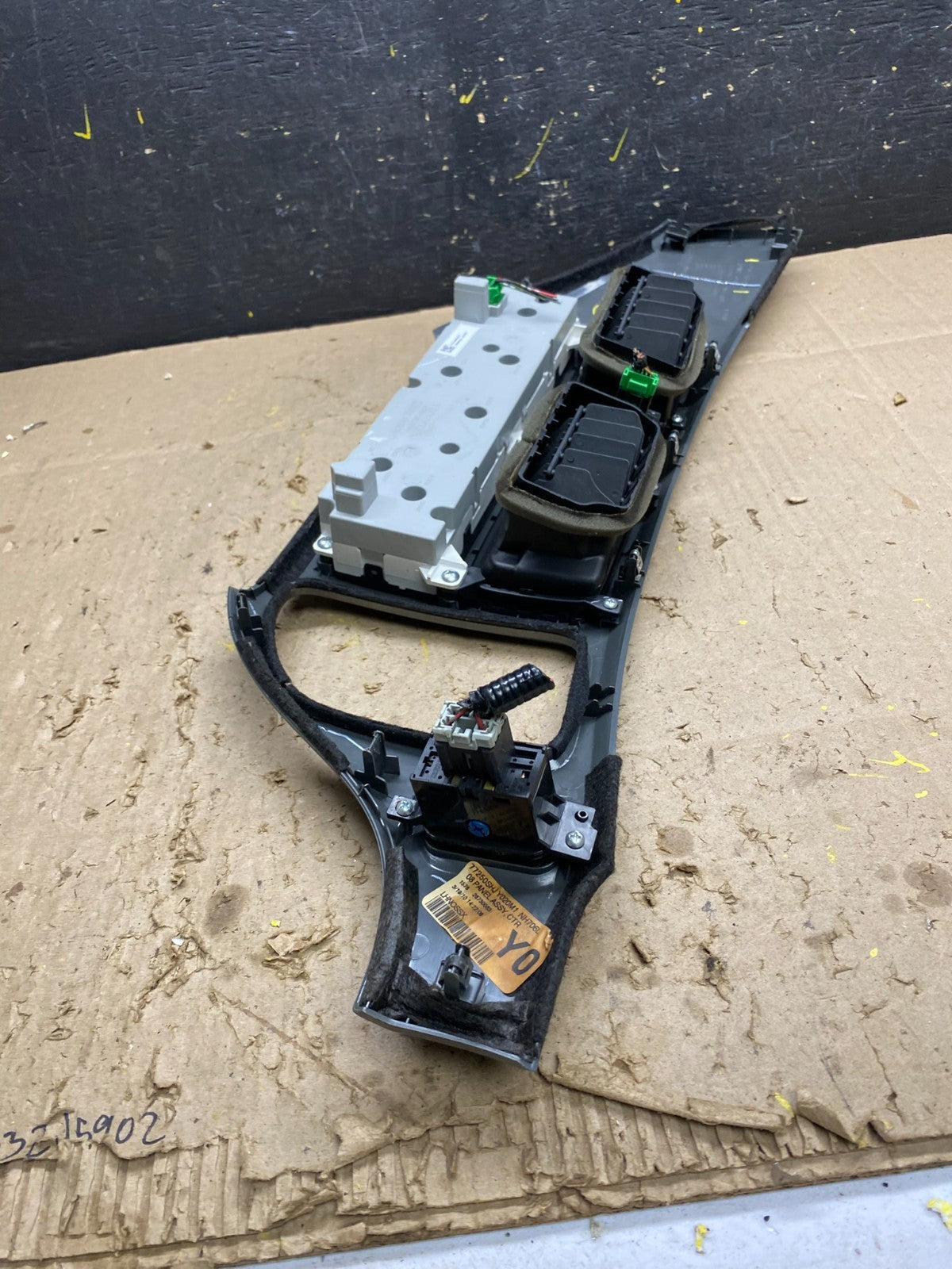 2005 to 2010 Honda Odyssey Radio Climate Control Dash Trim Bezel U5483 DG6