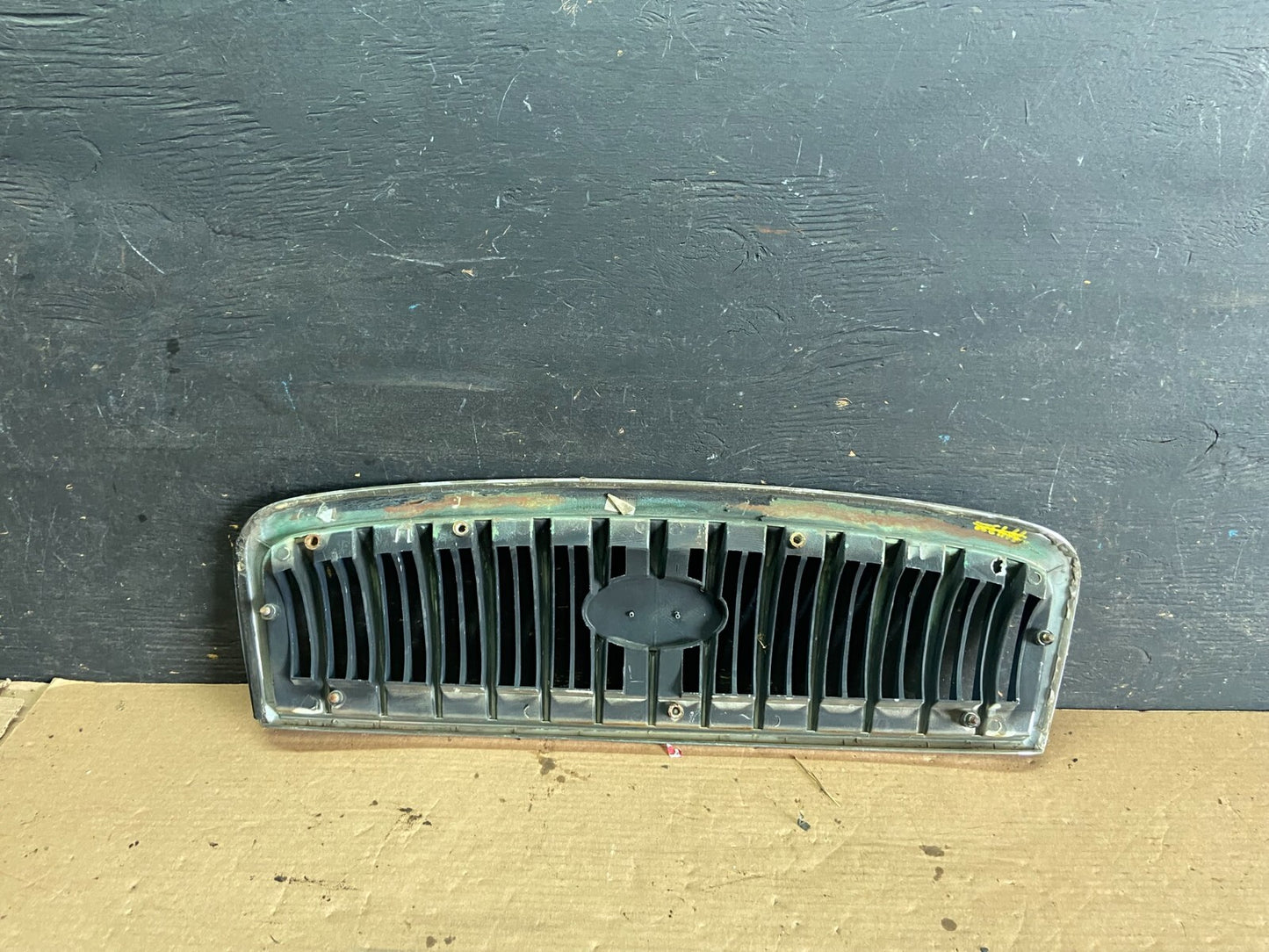 2001 to 2005 Hyundai Sonata Front Upper Grille Grill Bumper OEM O8090 DG10