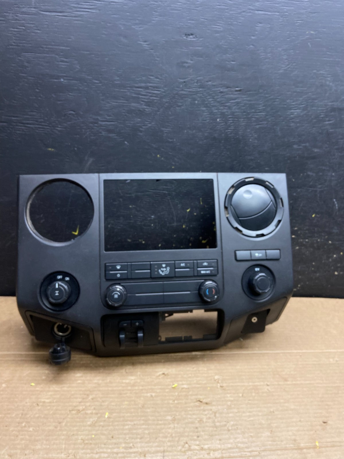 2008-2010 Ford F250 F350 Radio Climate Control Radio Dash Bezel Trim Panel W18880