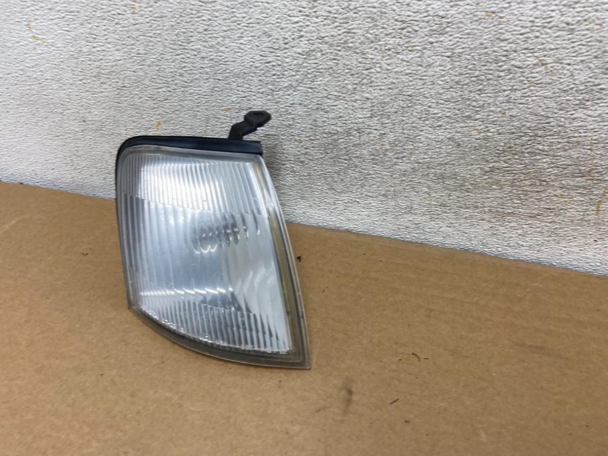 1995 - 1997 Toyota Avalon Right Passenger Front Turn Park Signal AH4407 DG2