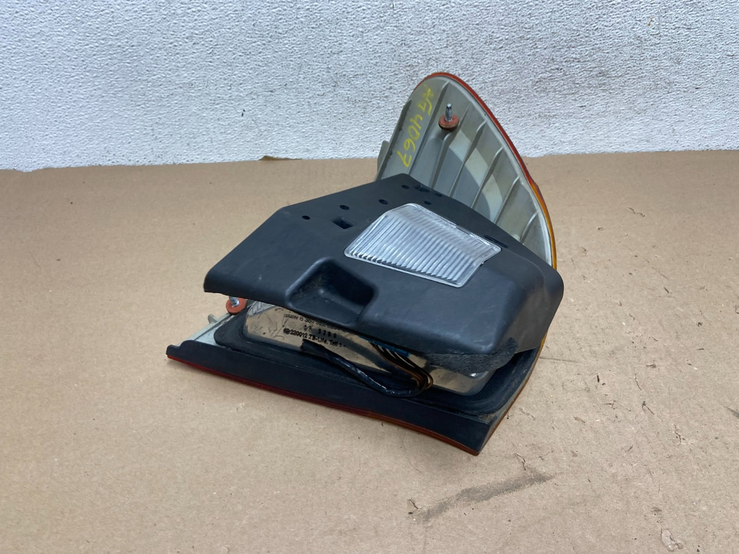 1999-2001 BMW 325i 330i E46 Right Passenger RH Side Tail Light AG40674