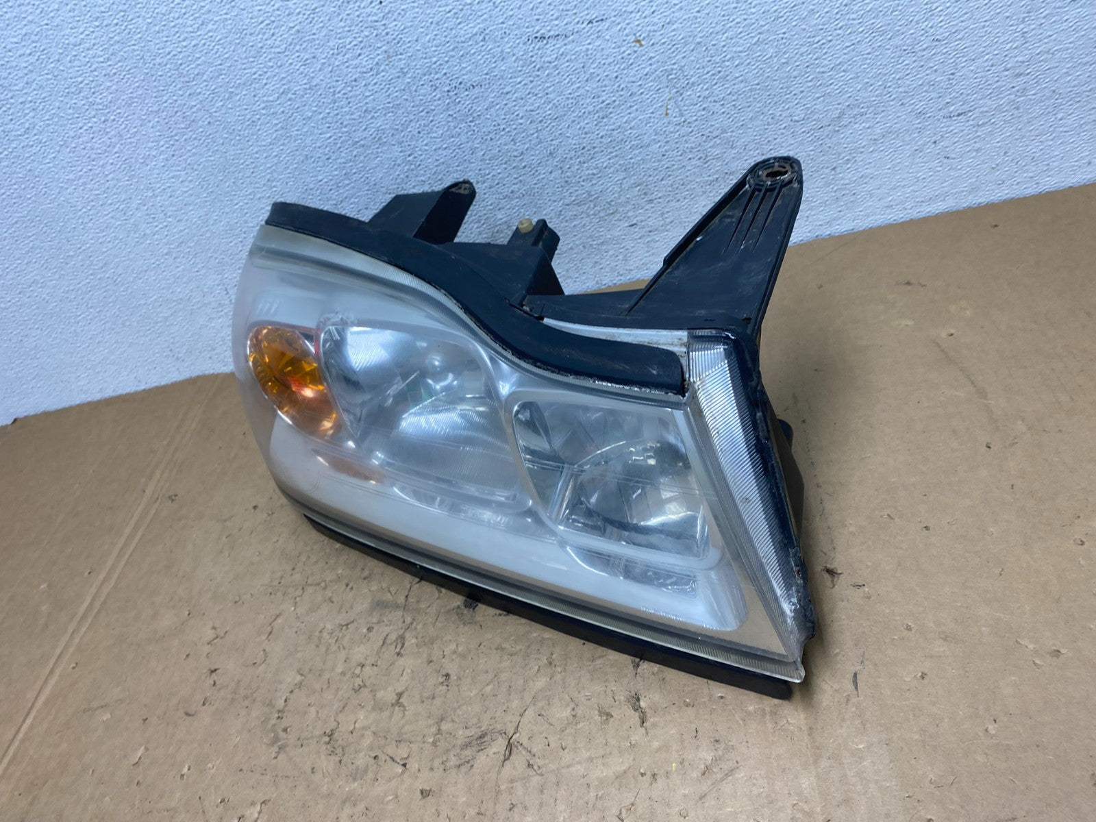 2006 to 2007 Saturn Vue Headlight Right Passenger Side Halogen AD3748 DW1