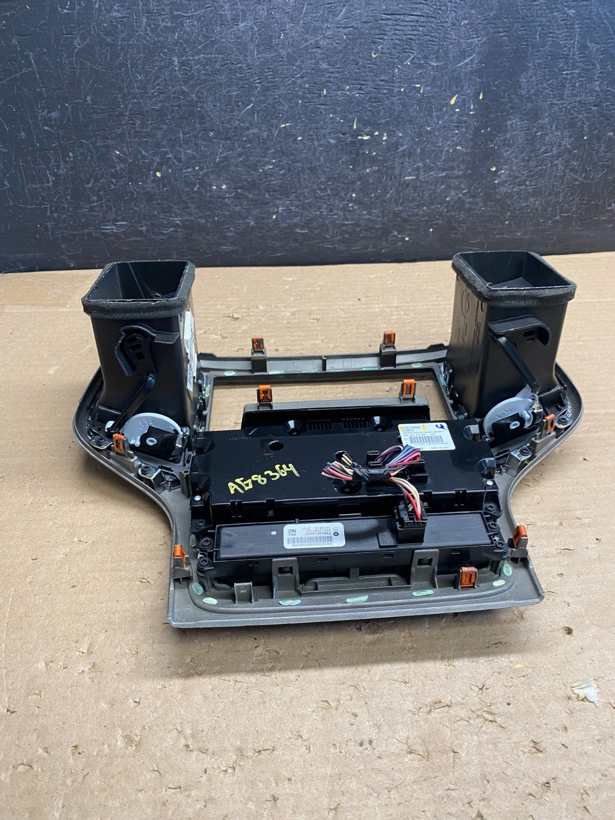 2011-2013 Jeep Grand Cherokee Center Radio Climate Control Bezel Vent AG8364 DG5
