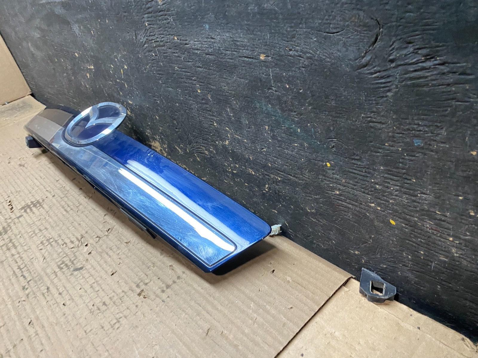 2007-2009 Mazda CX-9 Trunk Lid Garnish Panel Molding Trim Backup Camera V2553 DG1