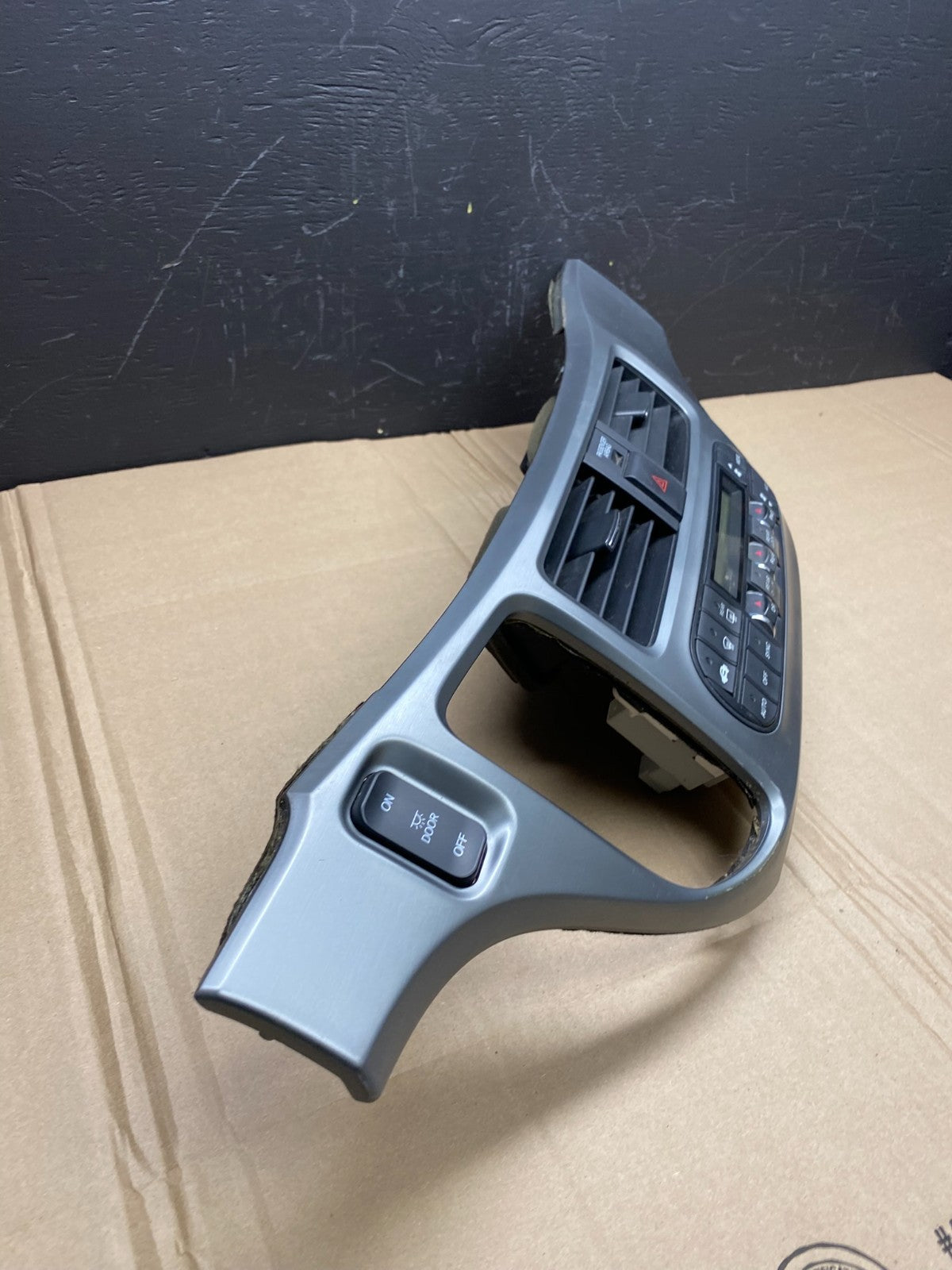 2005 to 2010 Honda Odyssey  Radio Climate Control Dash Trim Bezel ab8633 DG1