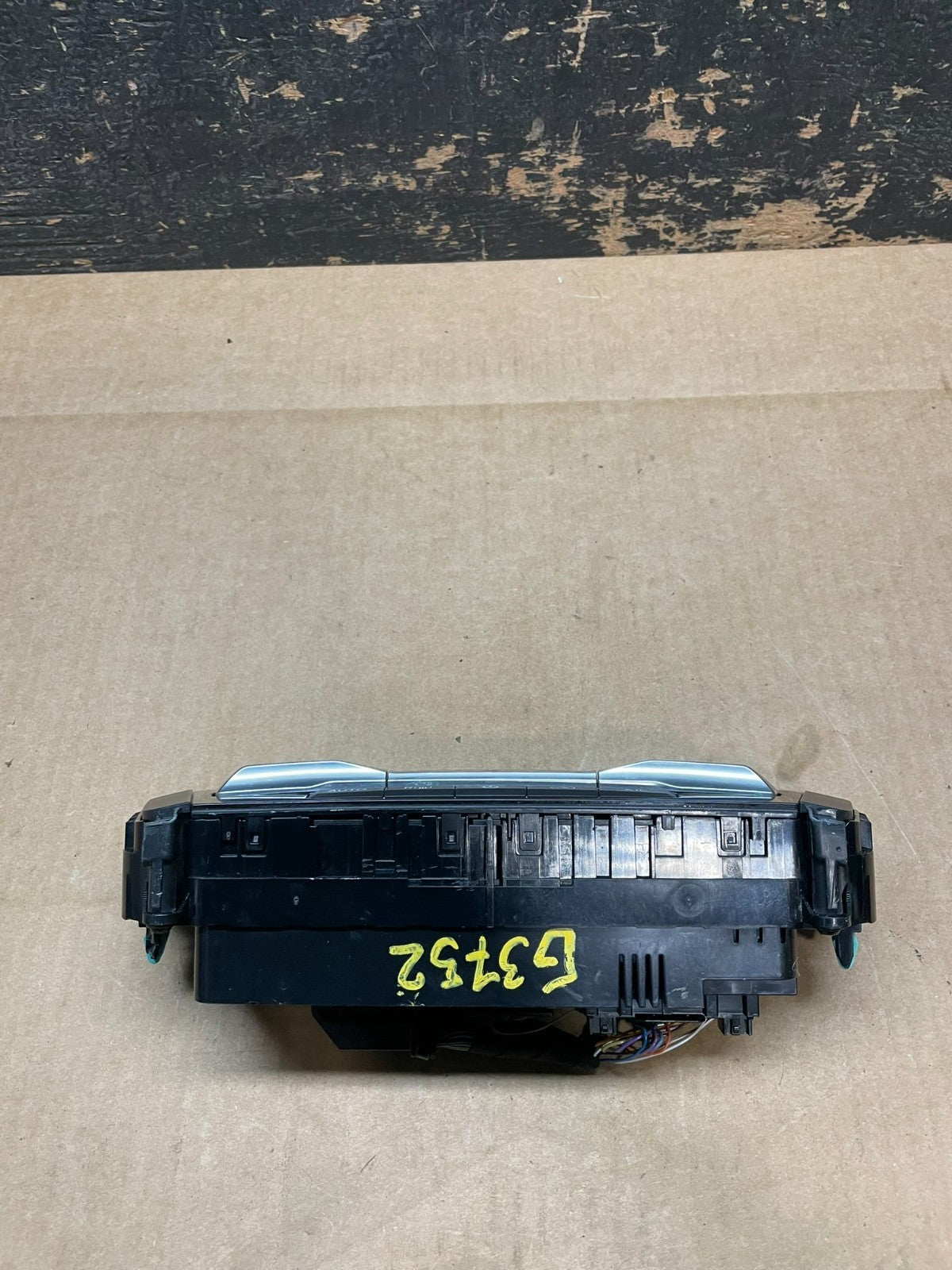 2020 to 2023 Ford  Explorer A/C Heater Climate Control Panel AA8997 DG5