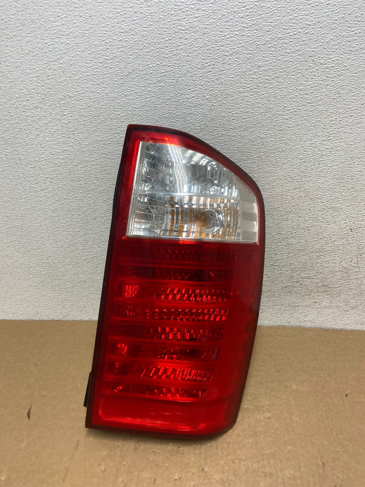 2007 to 2010 Kia Sedona Right Passenger RH Side Tail Light AF99640
