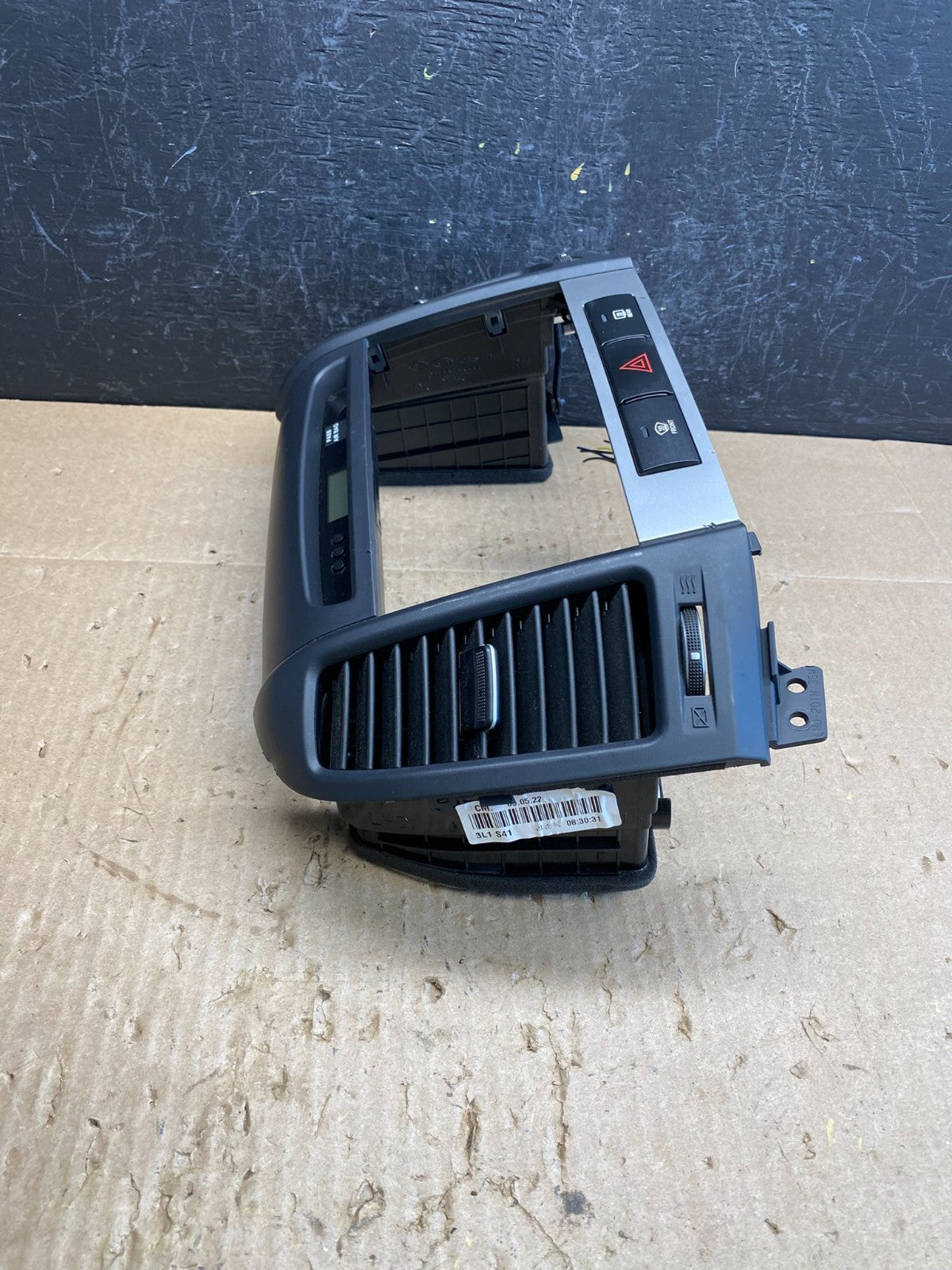 2007 to 2009 Hyundai Santa Fe Center Dashboard Radio Bezel Trim AC9083 DG1