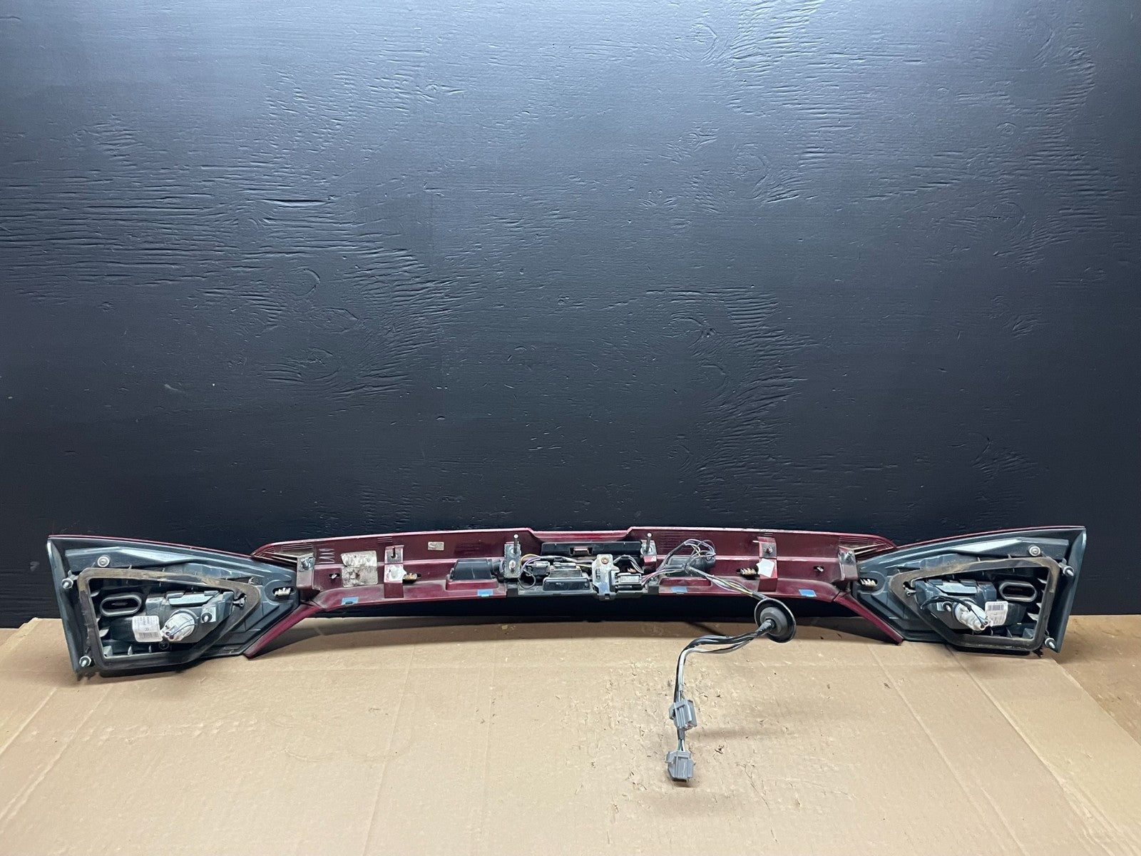 2017-2018 Ford Fusion Rear Trunk Trim Moulding Inner Tail Light Camera ab3238 DG5